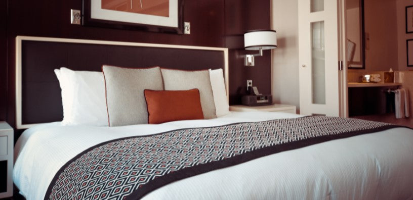 How to Properly Layer Your Bedding