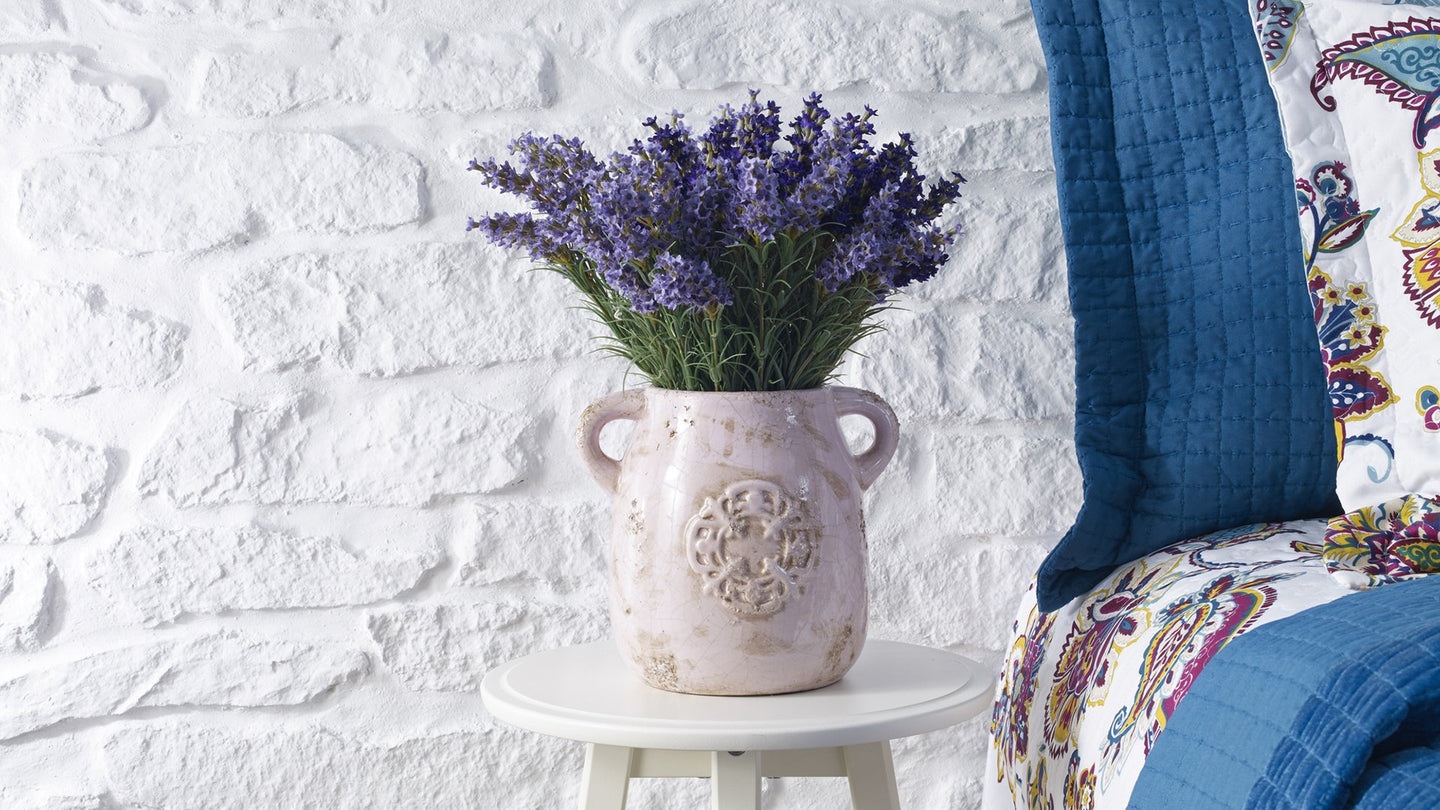 5 Essential Oils That Will Help You Sleep